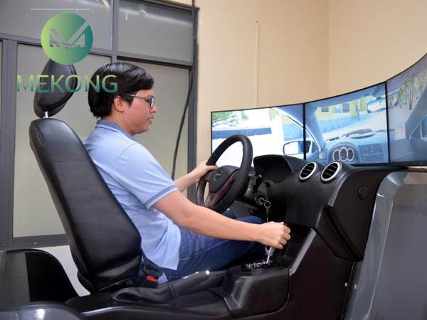 Từ năm 2023 người học lái xe ô tô bắt buộc phải luyện tập trên cabin ảo