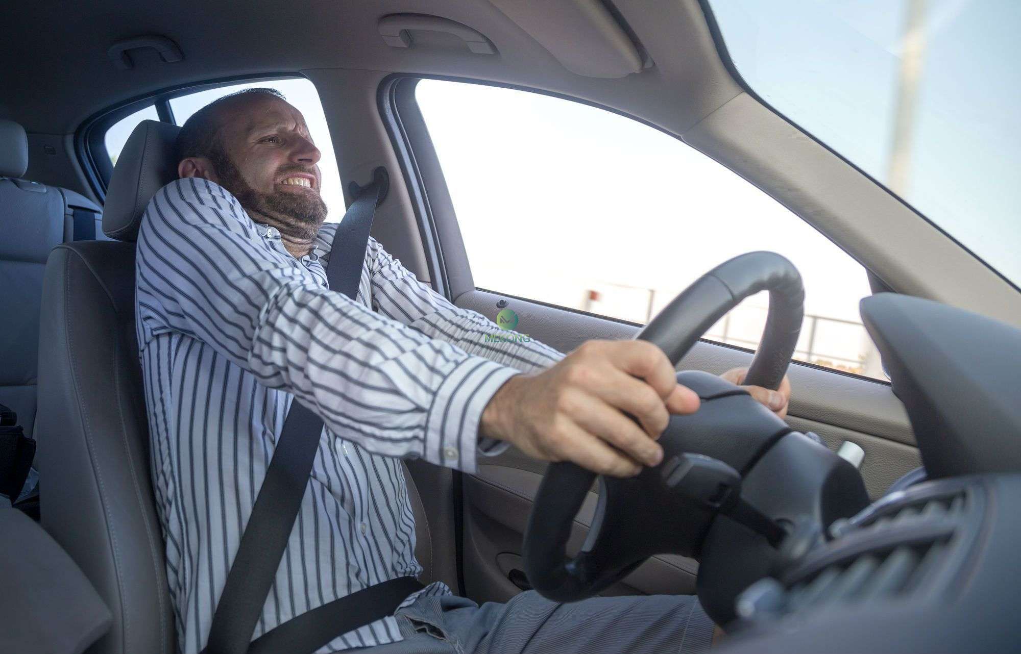 Những cách xử lý an toàn nhất khi xe tăng tốc đột ngột