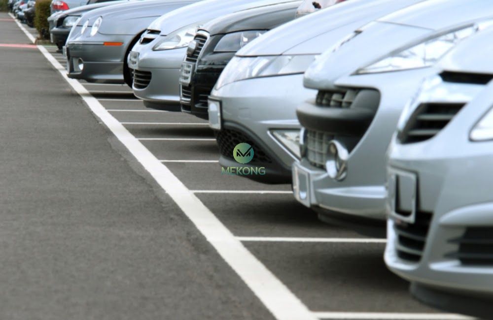 4 lỗi thường gặp khi lùi ô tô vào bãi đỗ xe