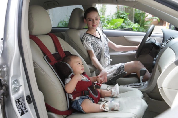 Những lưu ý quan trọng để đảm bảo an toàn cho bé khi đi ô tô