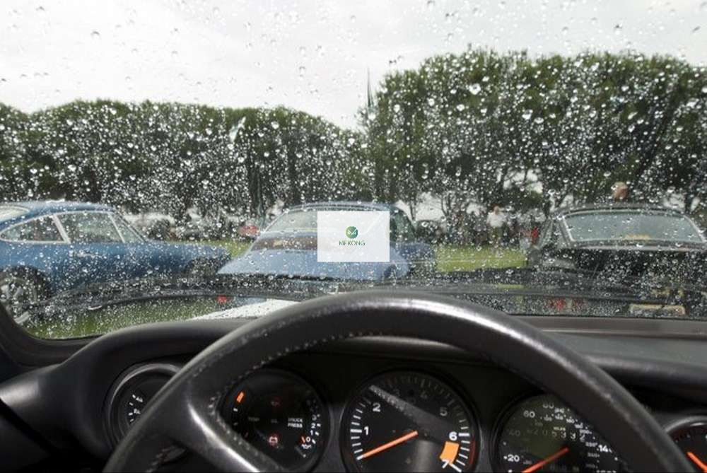 14 Kinh nghiệm lái xe ô tô khi trời mưa bão an toàn