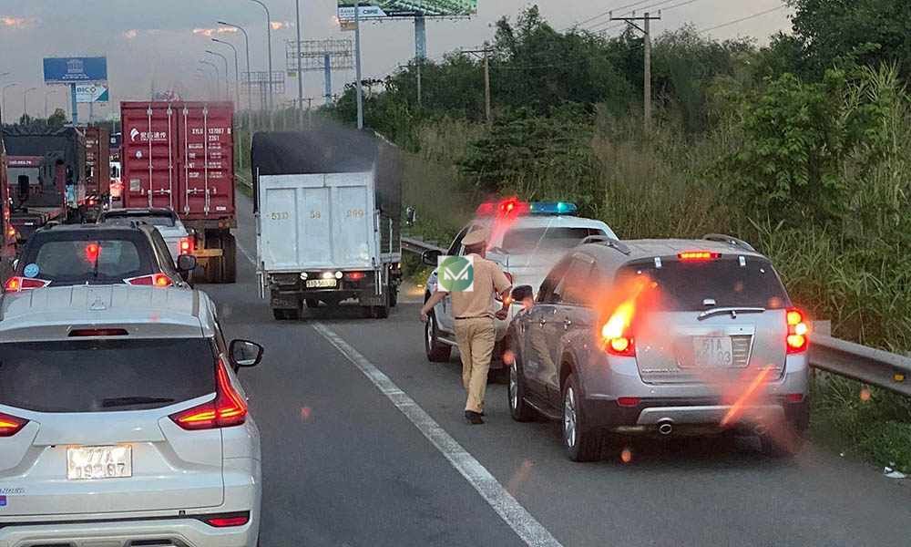 Những điều cần biết về làn dừng xe khẩn cấp trên đường cao tốc