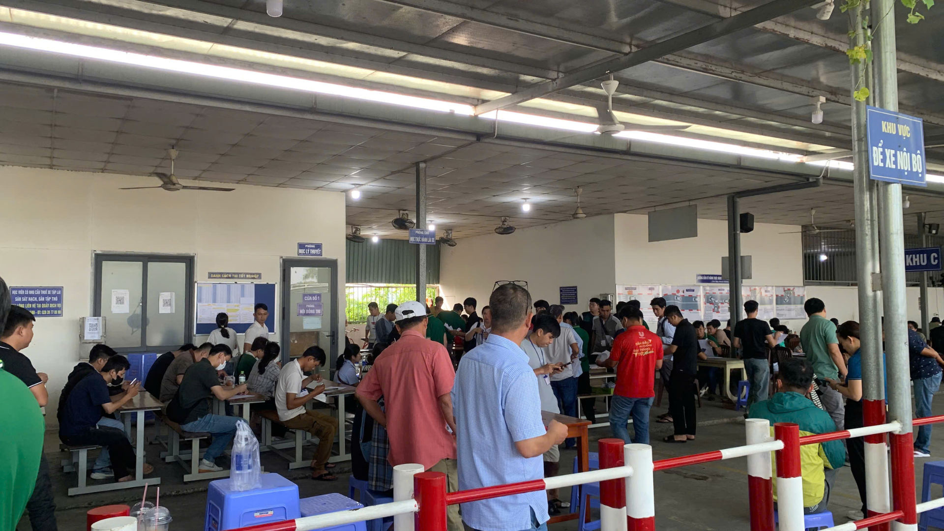 Thiet ke chua co ten 24